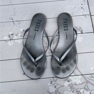 TKEES Metallic Charcoal Thong Sandals